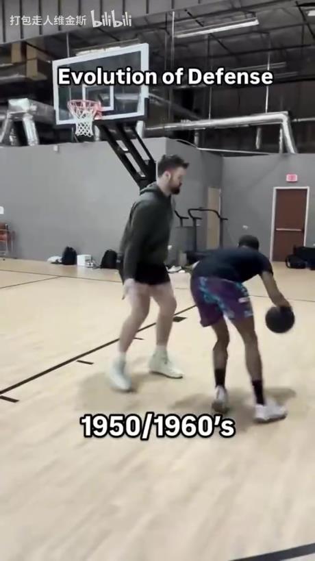 太真實(shí)了！外網(wǎng)網(wǎng)紅惡搞NBA不同時(shí)代的防守尺度變化！