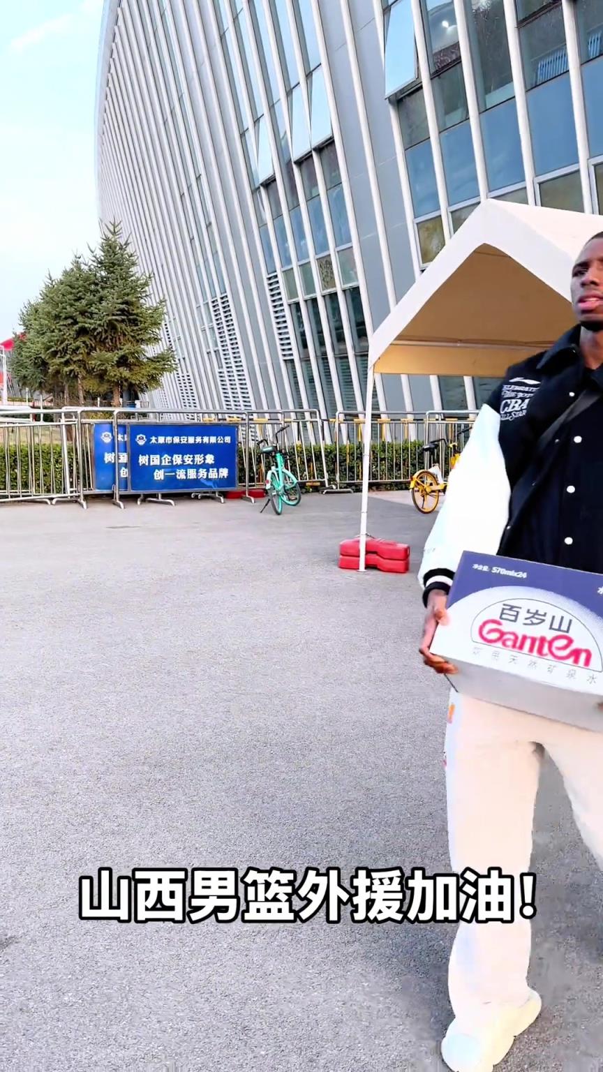 不是！你們山西外援合同還包括搬水的？